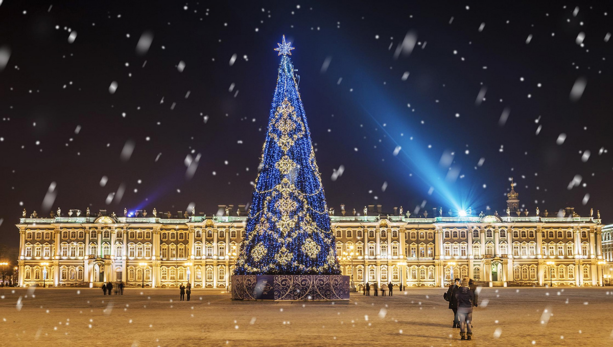 Дворцовая площадь на Новый год 2023 в Санкт-Петербурге