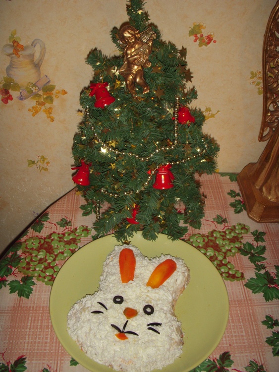 Новогодний салат "Мимоза" в виде Кролика