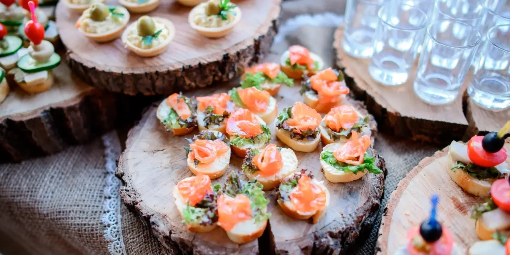 Кейтеринг на мероприятие: Вкусно и без хлопот | HotKitchen